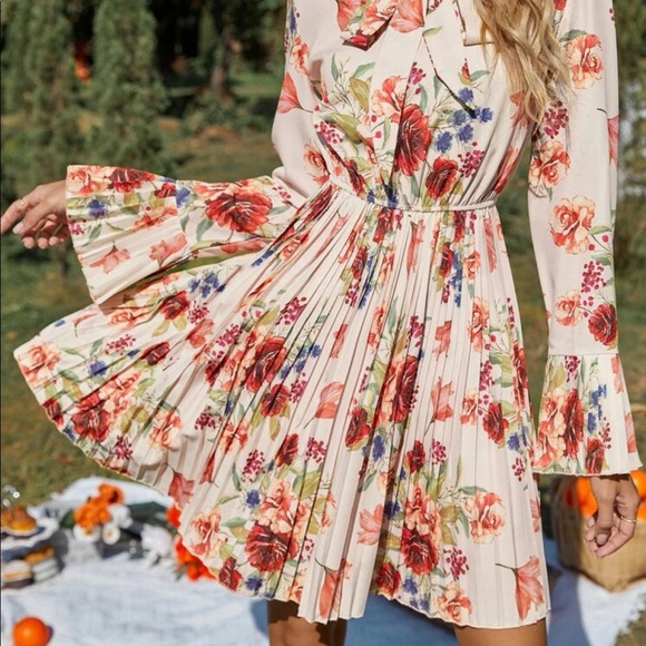 Boho Floral Print Pleated Flounce Sleeve Tie Neck Dress - Picture 7 of 7